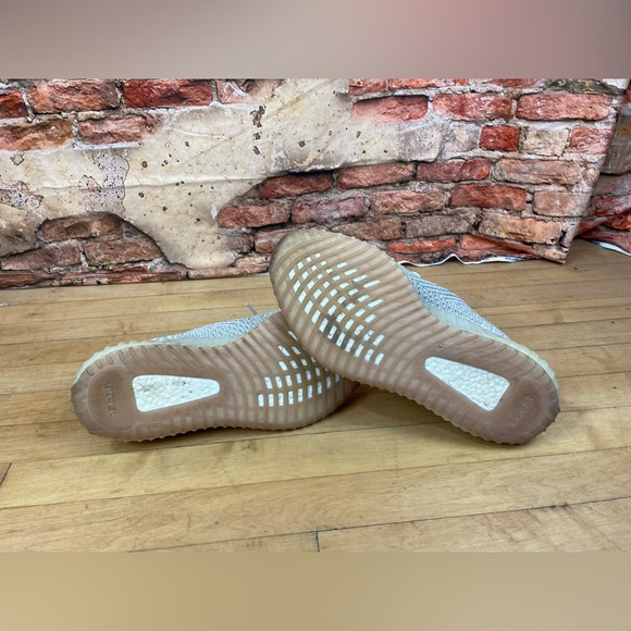 Adidas Yeezy Boost 350 V2 “Citrin Reflective” Sneaker - Picture 13 of 13